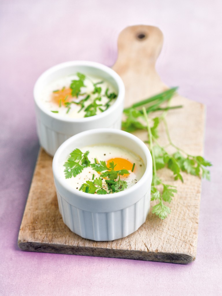 Bien-diner-en-rentrant-du-boulot-Oeufs-cocottes-aux-fines-herbes-rvb