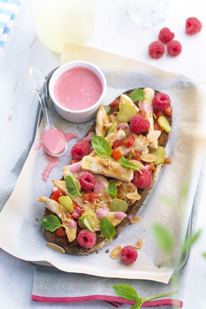 E&V_tartine de pain grillé poulet crème framboiseMAIL