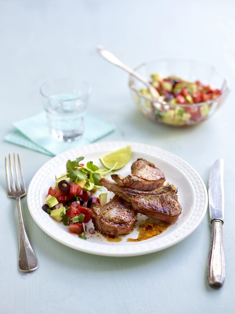 Cotes-d'agneau-piquantes-sauce-avocat