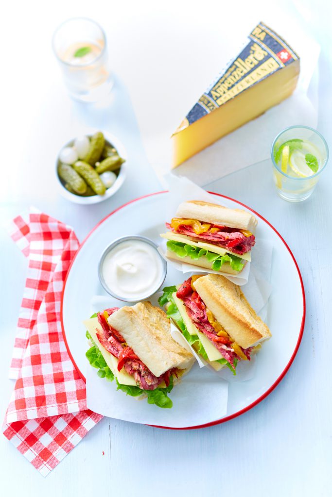 Mini-sandwichs-au-pastrami-et-Appenzeller
