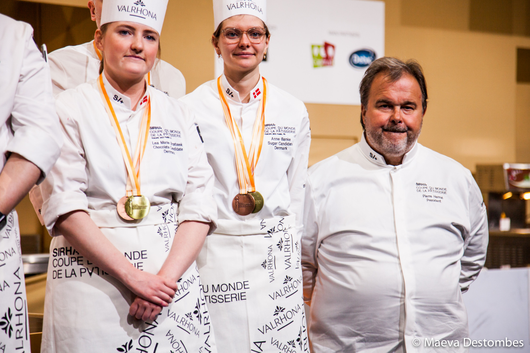 Pierre Hermé, président de la Coupe du Monde de la Pâtisserie, et les candidats du Danemark lors de la Coupe d’Europe de la Pâtisserie 2022, le 28 mars 2022 à Paris, Expo Porte de Versailles, France.