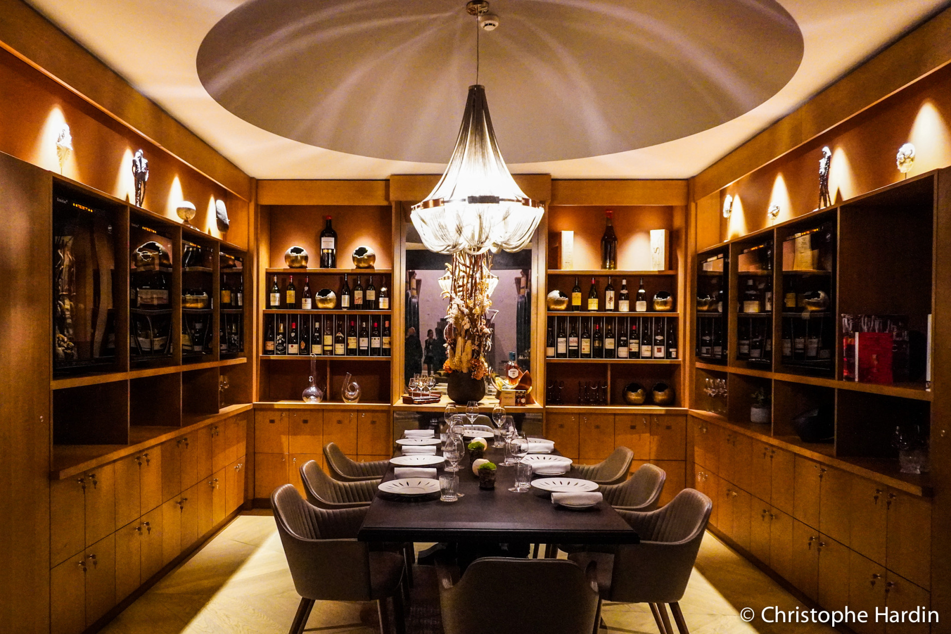 The private tasting room in the restaurantLes Foudres at the Hotel Chais Monnet & Spa in Cognac, Charente, France, October 15, 2024.<br />Le salon privé de dégustation du restaurantLes Foudres de l'Hôtel Chais Monnet & Spa à Cognac, Charente, France, le 15 octobre 2024.
