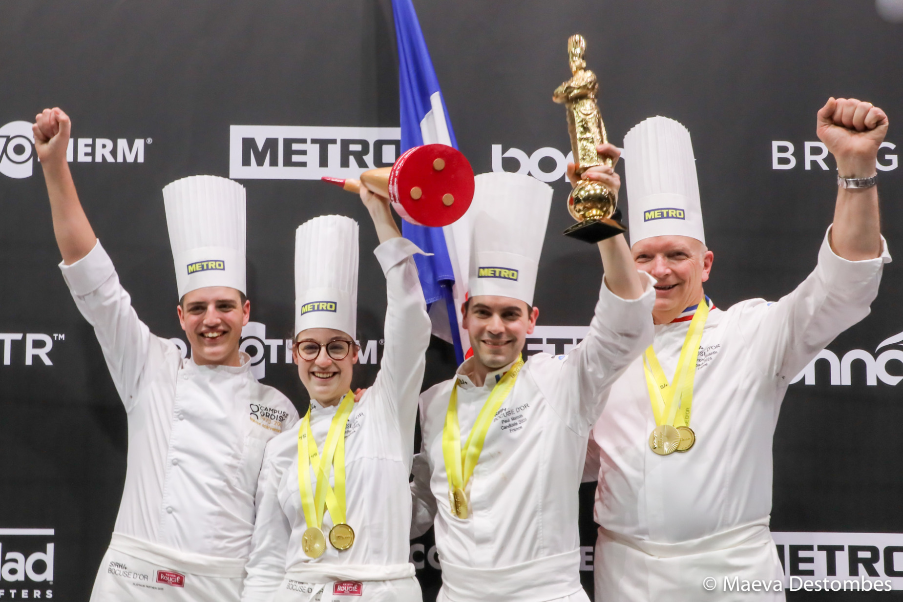 L'équipe de France au complet avec Paul Marcon, sa commis Camille Pigot, son coach Christophe Quantin.