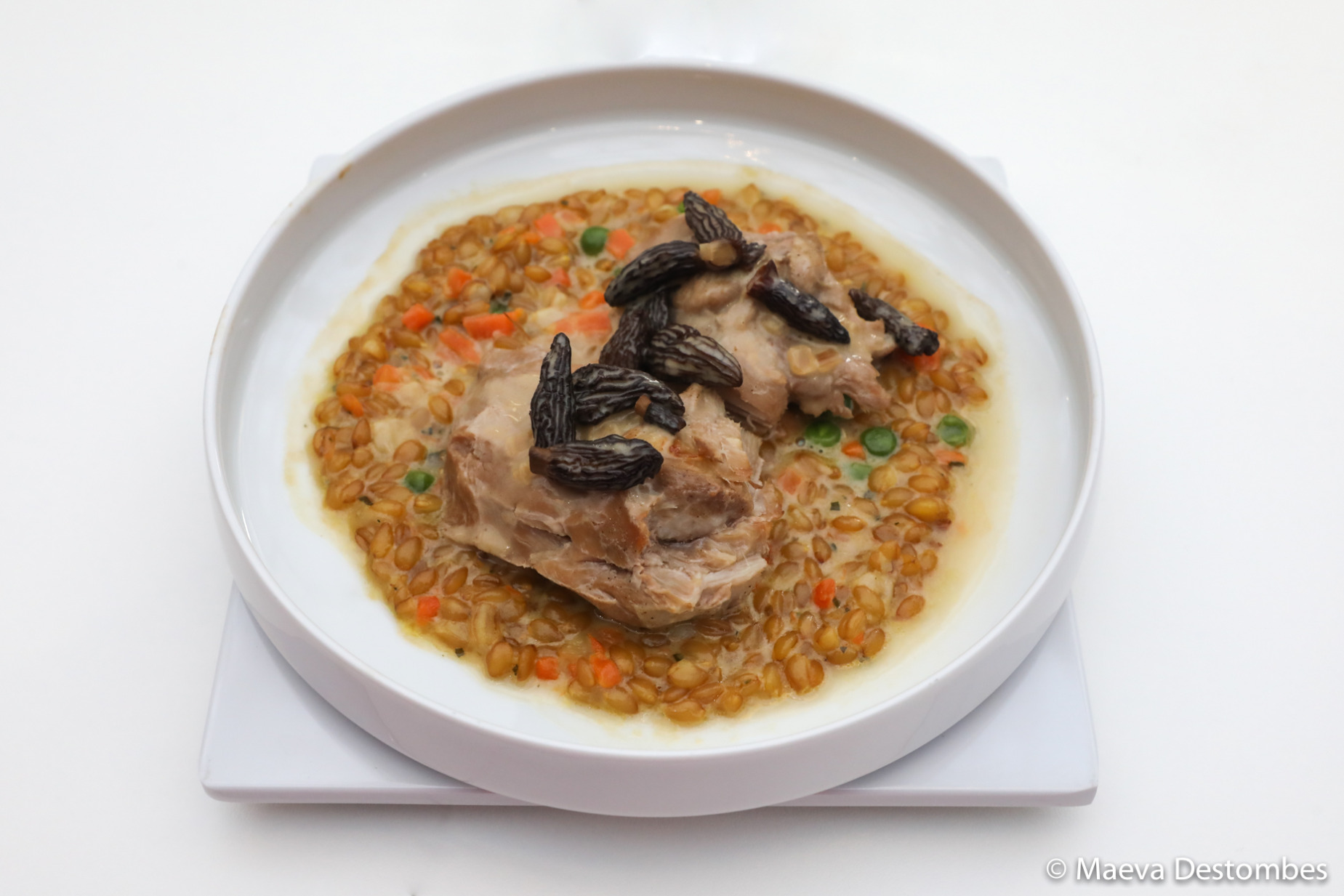 Veau avec sauce aux morilles et petit épeautre.
